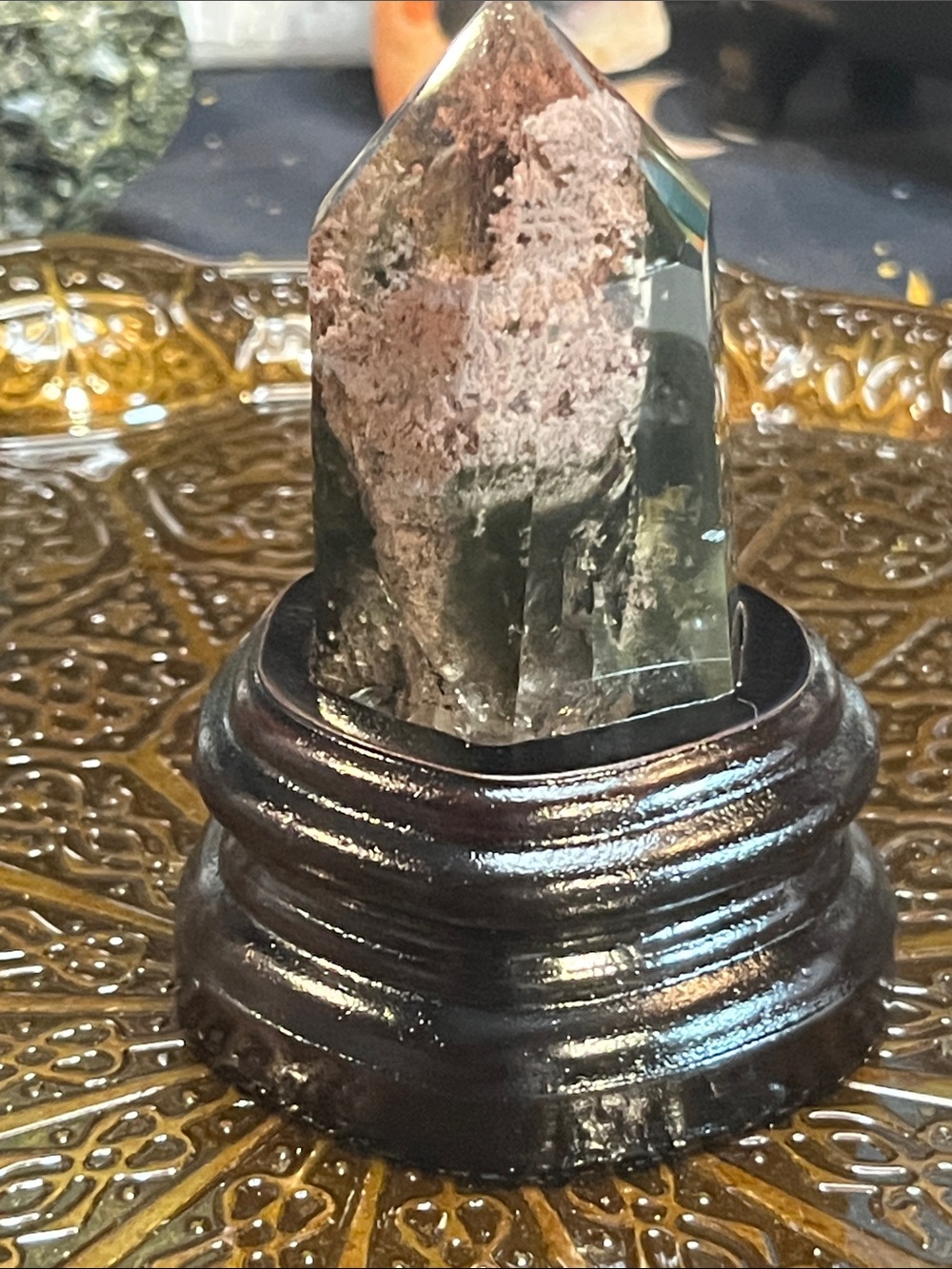 Garden quartz tower in stand